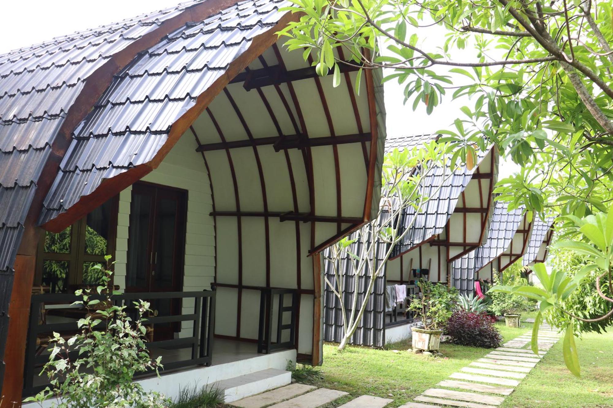 Gino'S Place - Guest House & Jungle Trekking Bukit Lawang Exteriör bild