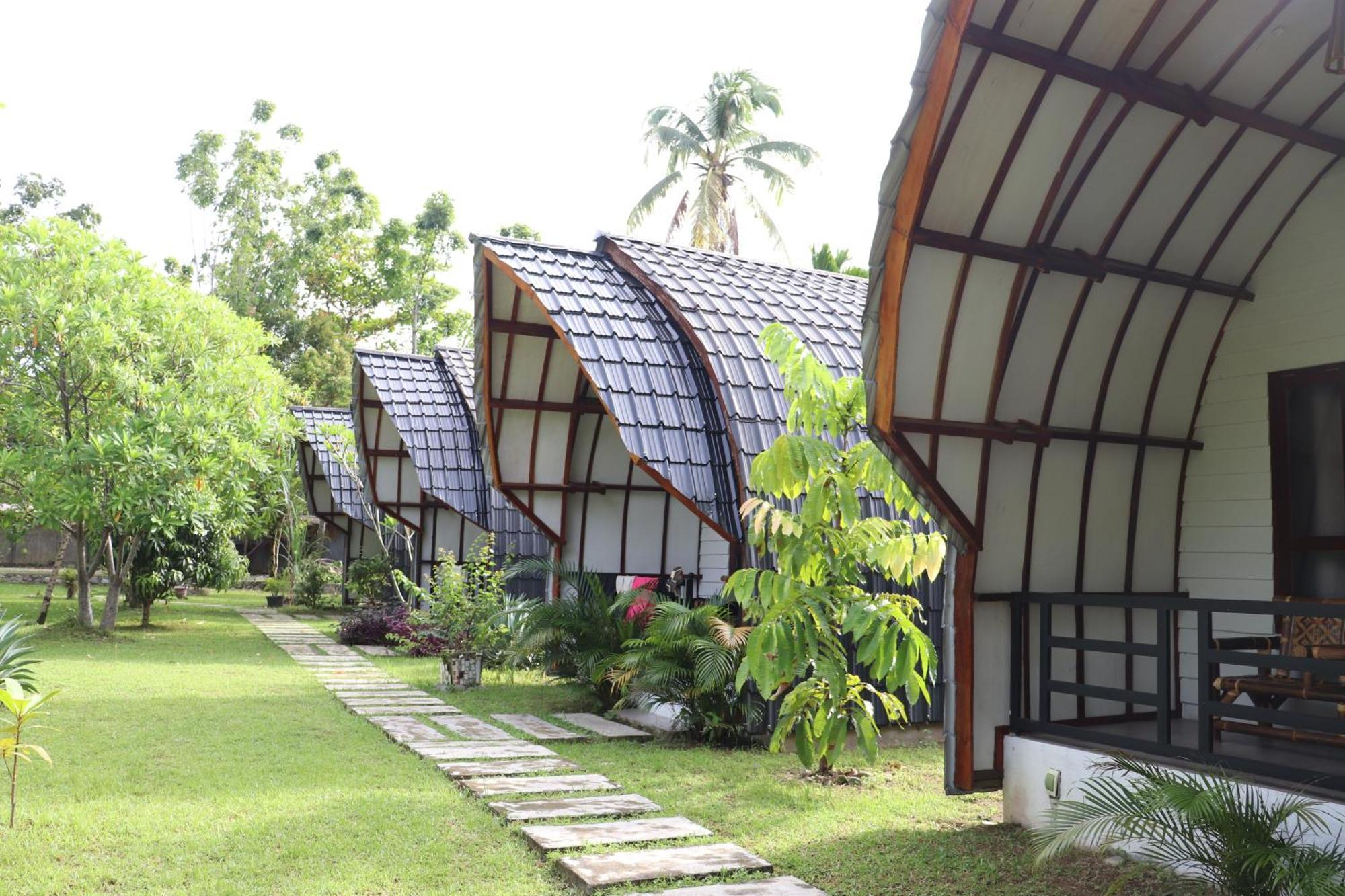 Gino'S Place - Guest House & Jungle Trekking Bukit Lawang Exteriör bild