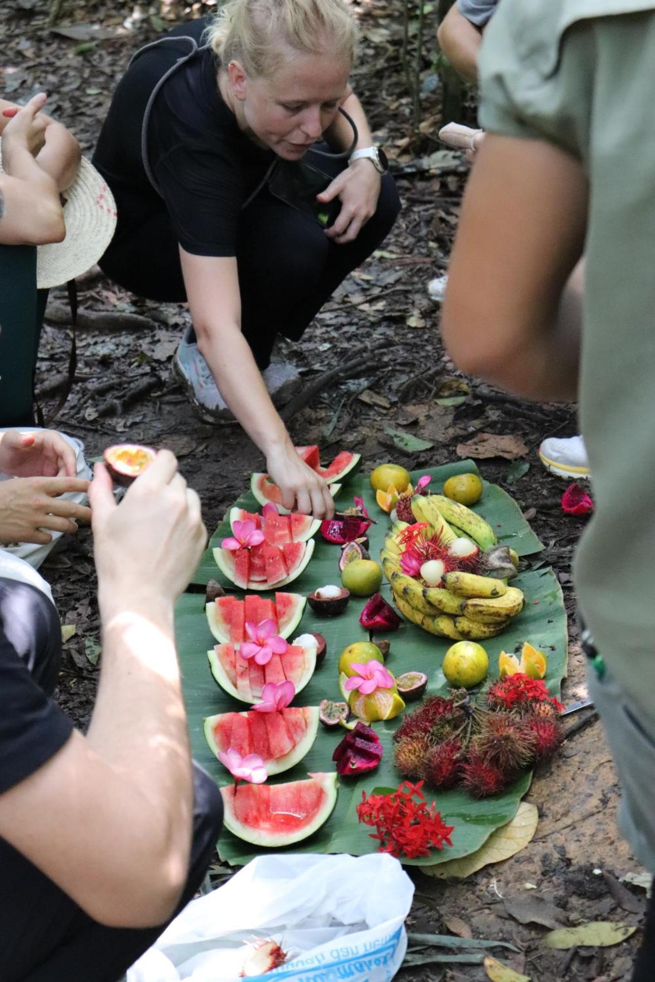 Gino'S Place - Guest House & Jungle Trekking Bukit Lawang Exteriör bild