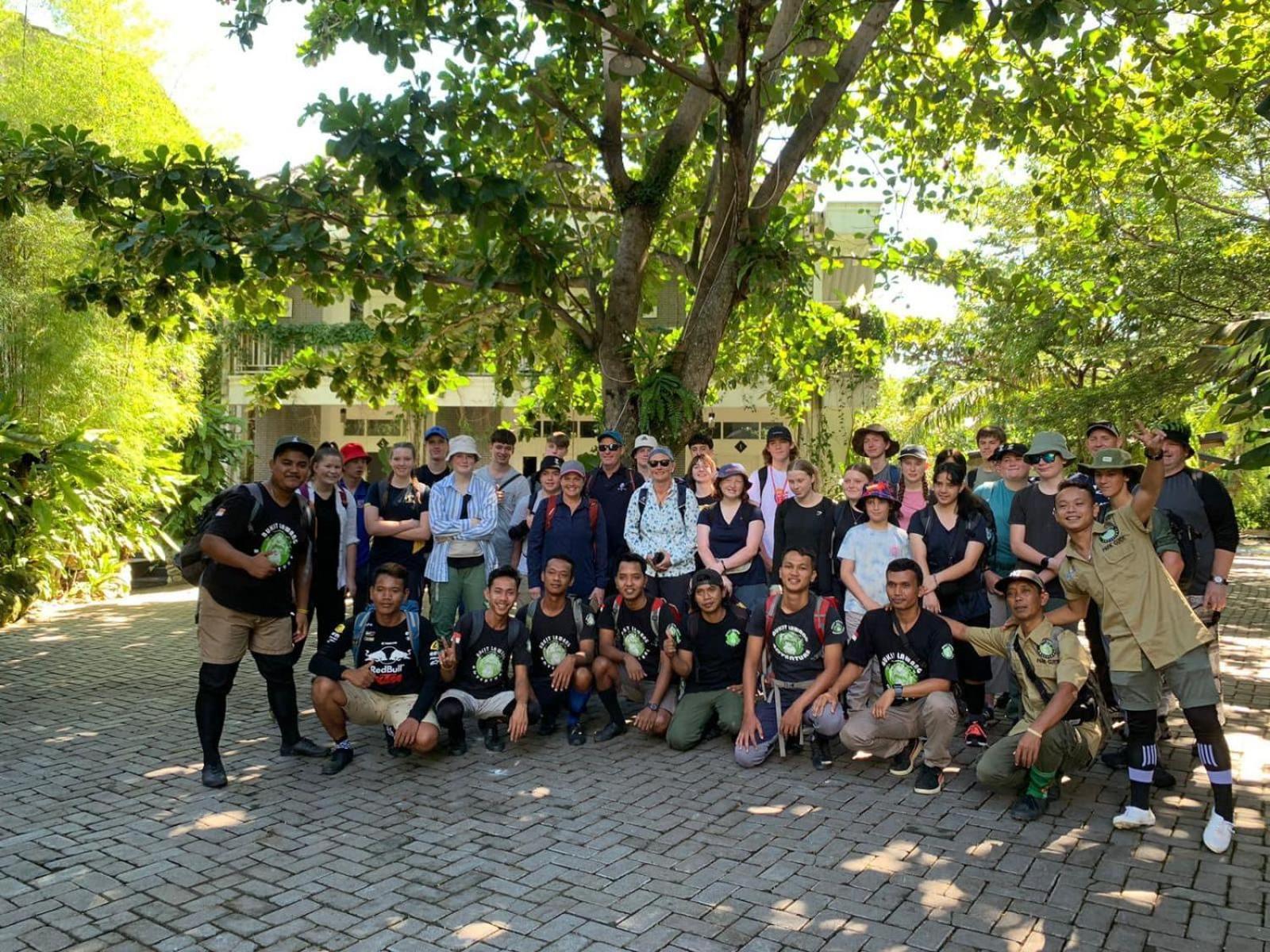 Gino'S Place - Guest House & Jungle Trekking Bukit Lawang Exteriör bild