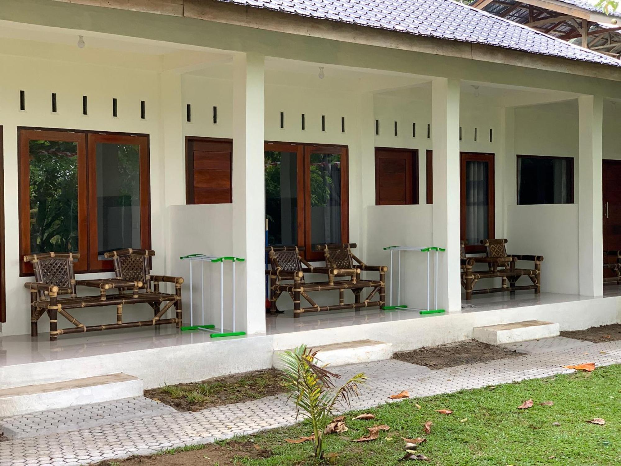 Gino'S Place - Guest House & Jungle Trekking Bukit Lawang Exteriör bild
