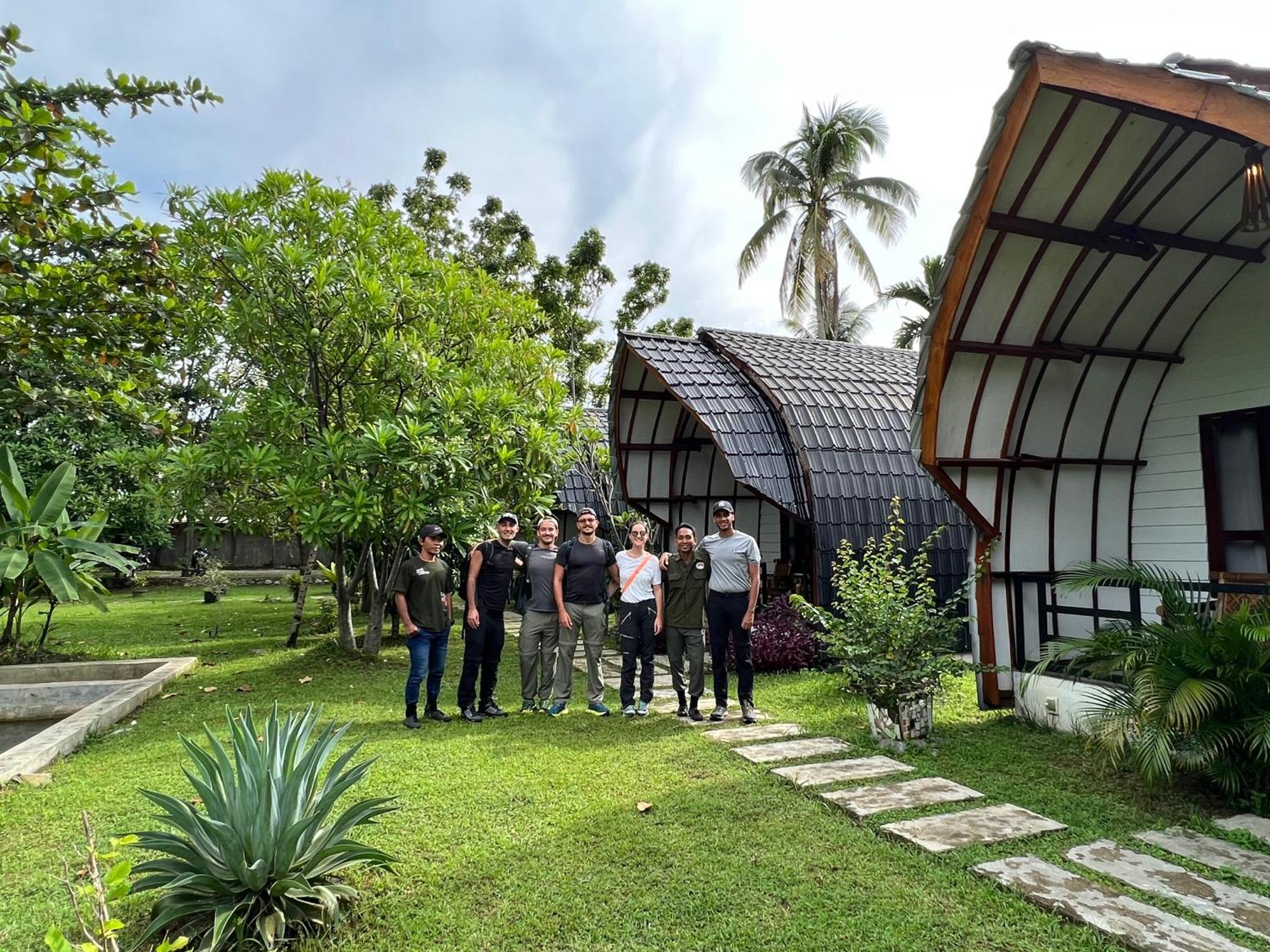 Gino'S Place - Guest House & Jungle Trekking Bukit Lawang Exteriör bild