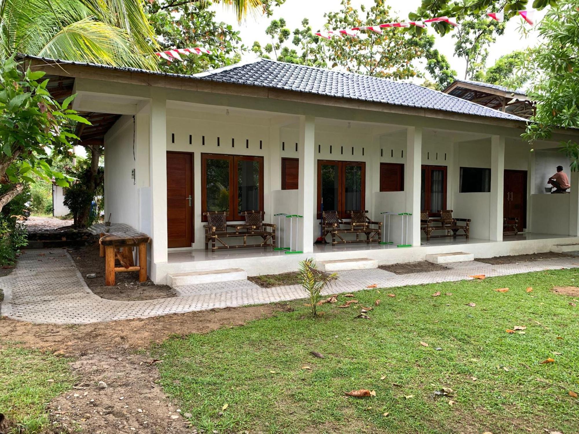 Gino'S Place - Guest House & Jungle Trekking Bukit Lawang Exteriör bild