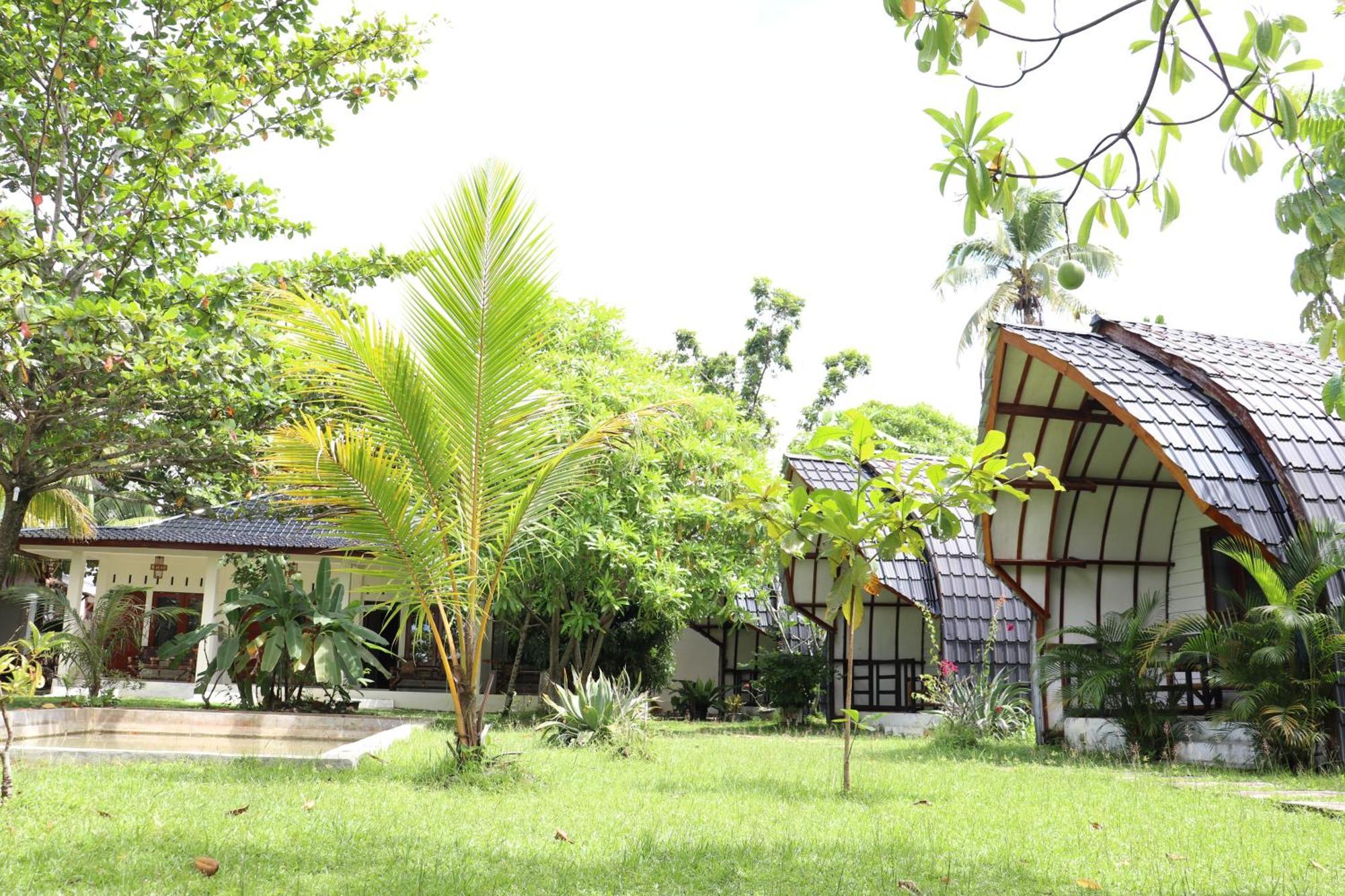 Gino'S Place - Guest House & Jungle Trekking Bukit Lawang Exteriör bild